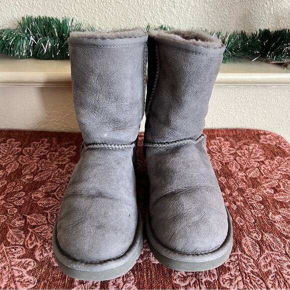 Ugg Classic Short Women’s Grey Suede Boots Size 8 - Picture 3 of 11